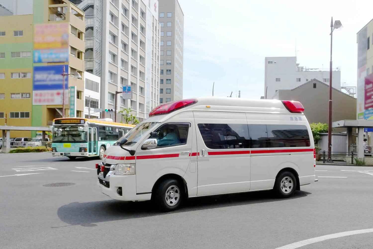 「電気が消えなくなった」「今やっている病院は？」とかマジか！　最近「救急車」の「現場到着時間」が延びている要因に「緊急性のない」通報の増加があった
