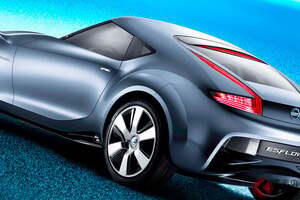 日産「新型シルビア」!? 超ロングノーズの斬新「“FR”スポーツカー」！ 全長3.7mの“ちょうどいい”軽量ボディで楽しそう！「小さなフェアレディZ」みたいな先進的モデル「エスフロー」が凄い！