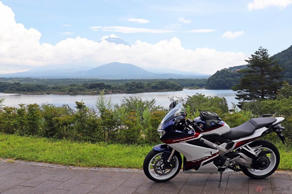 富士山ツーリングで実感 ホンダ Vfr800f は手抜きを感じさせない正統派ツアラーだった バイクのニュース 自動車情報サイト 新車 中古車 Carview
