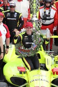 佐藤琢磨10回目のインディ500は「納得の」3位フィニッシュ！