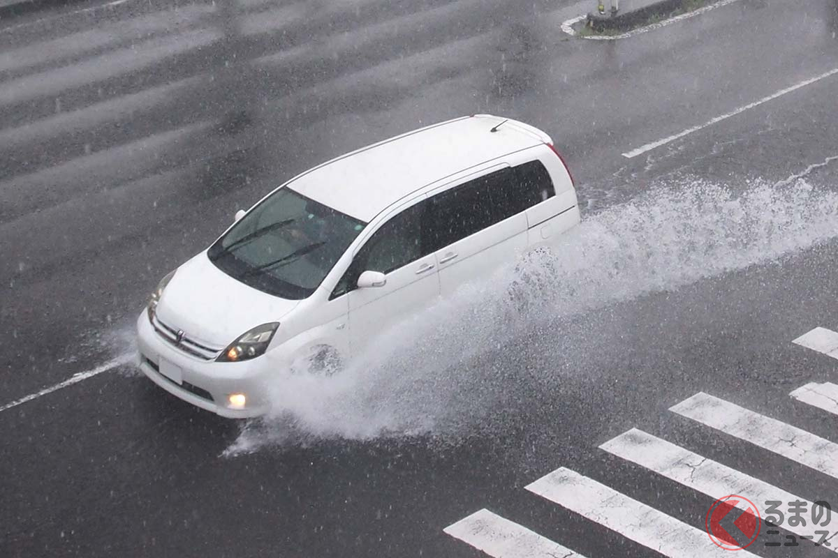 集中豪雨でクルマが水没 車内に閉じ込められたときに取るべき行動とは くるまのニュース 自動車情報サイト 新車 中古車 Carview