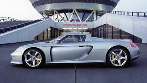 【名車物語】永遠のV10　神話的なポルシェ カレラGTの背後にある物語　25年前に誕生したポルシェの最高峰モデル　カレラGTとは？