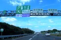 今更聞けない？高速道路（SA）にある案内標識のマーク、それぞれどんな意味がある？