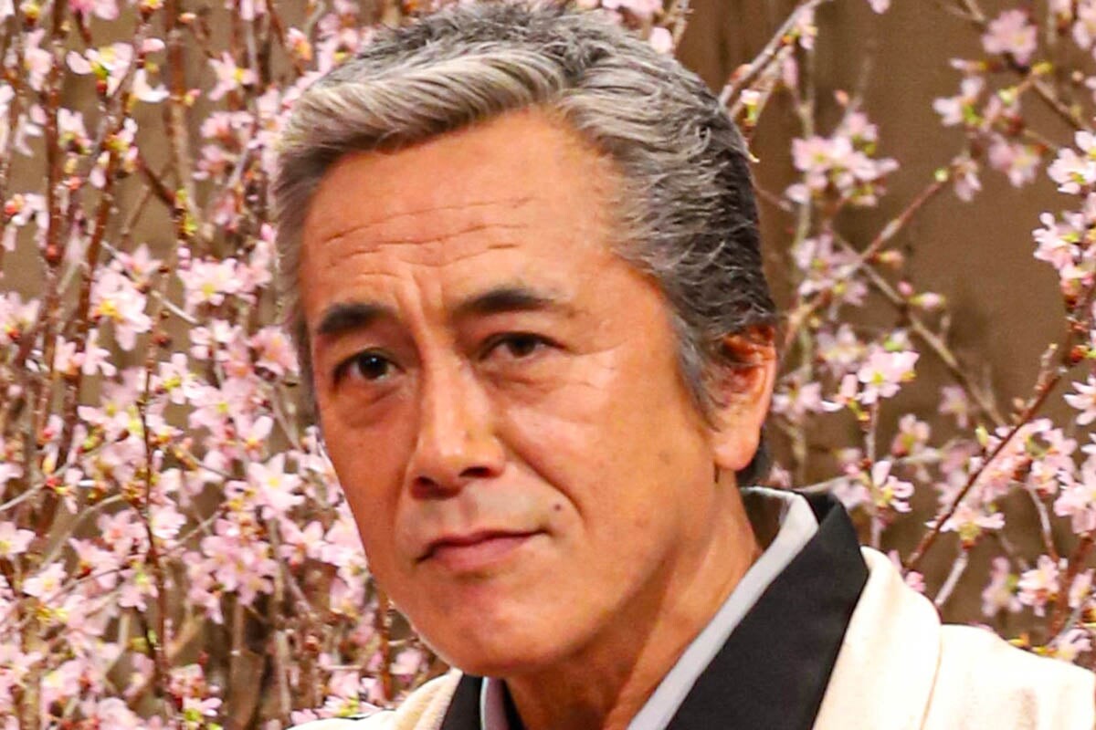 「寺島進」が“愛車”の「高級セダン」を公開！ ”800万円級“の「愛人」って何？ 「渋すぎます」「熱いな！」声集まる「日産車」とは