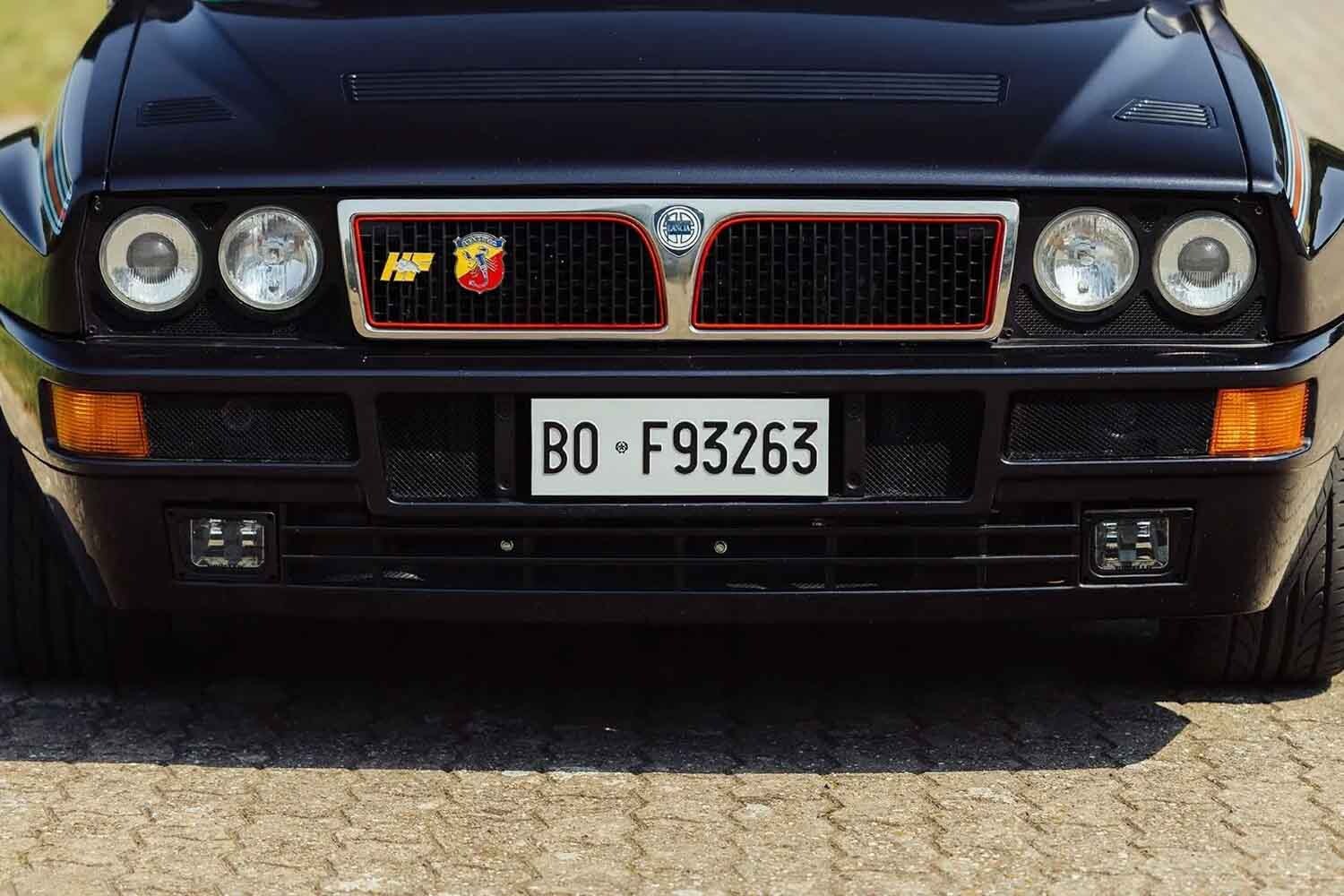 漆黒のランチア「デルタHFマルティーニ5」が約3530万円で落札！限定車相場を超える落札額は元所有者が著名人かつ特別な装備が加味されたのか