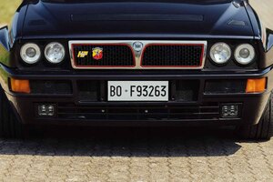 漆黒のランチア「デルタHFマルティーニ5」が約3530万円で落札！限定車相場を超える落札額は元所有者が著名人かつ特別な装備が加味されたのか