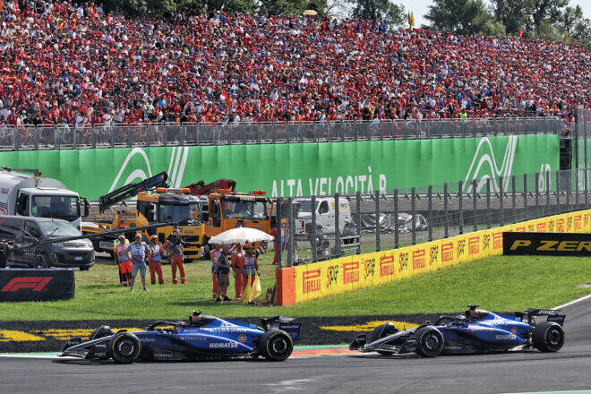 「アレックスに譲って、ついて行け」一度は拒否したチームオーダーを受け入れたサインツ【F1第16戦無線レビュー（1）】