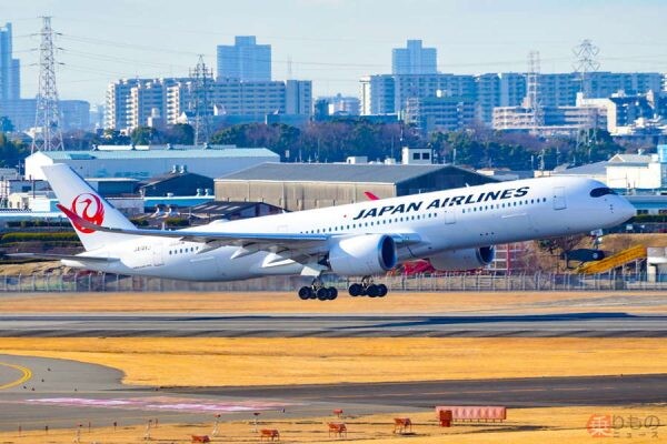 JALにスゴいサービス出現！ 「2路線限定で超安く”当日旅客便飛び乗り”OK」なぜ？ 背景には”切実な事情”か