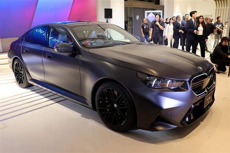 BMW新型「M5」発売　700psの怪力に最新ハイテクを備えた爆速セダン。約2000万円はバーゲンプライス!?