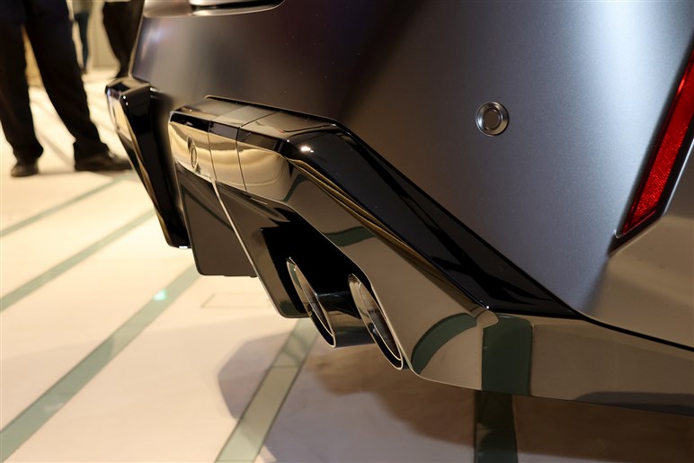 BMW新型「M5」発売　700psの怪力に最新ハイテクを備えた爆速セダン。約2000万円はバーゲンプライス!?