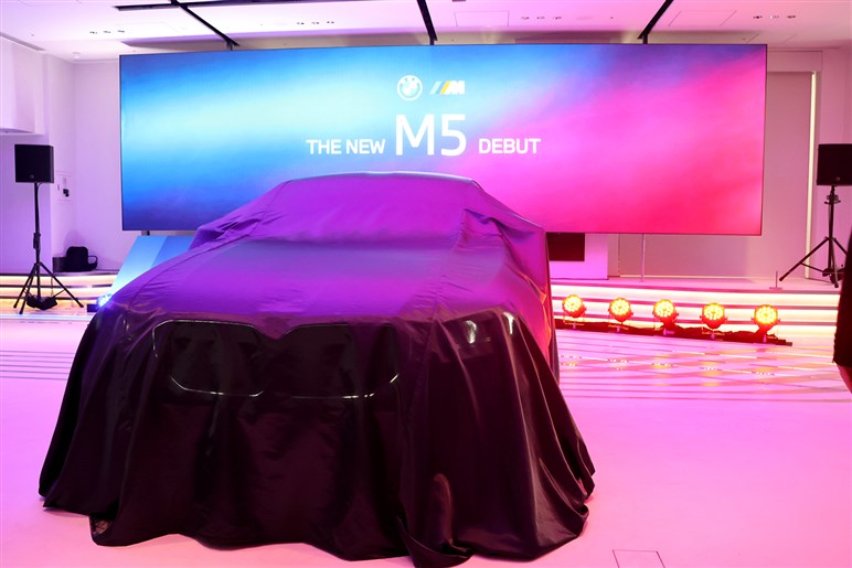 BMW新型「M5」発売　700psの怪力に最新ハイテクを備えた爆速セダン。約2000万円はバーゲンプライス!?