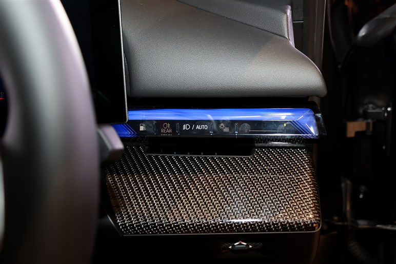 BMW新型「M5」発売　700psの怪力に最新ハイテクを備えた爆速セダン。約2000万円はバーゲンプライス!?