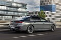 【巨大グリルはそのまま】BMW改良型「7シリーズ」がカモフラージュ減で最新の顔つきを初披露。2025年末に正式発表予定