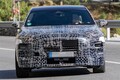 【巨大グリルはそのまま】BMW改良型「7シリーズ」がカモフラージュ減で最新の顔つきを初披露。2025年末に正式発表予定