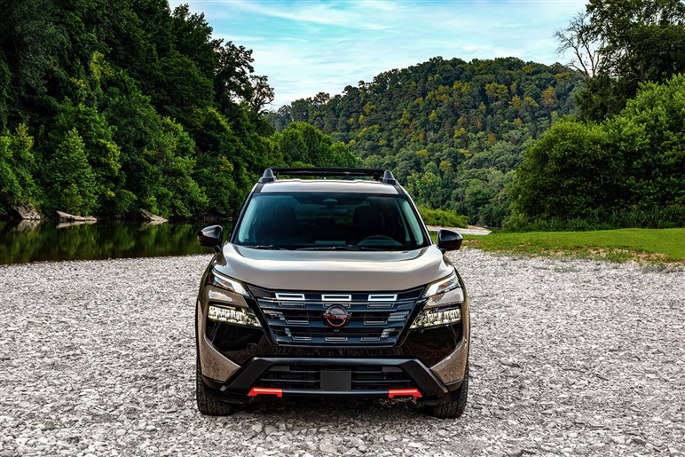 【いいの？】「エクストレイルPHEV」の正体は「アウトランダー」そのもの説。奇策か迷走か…そこが問題だ！