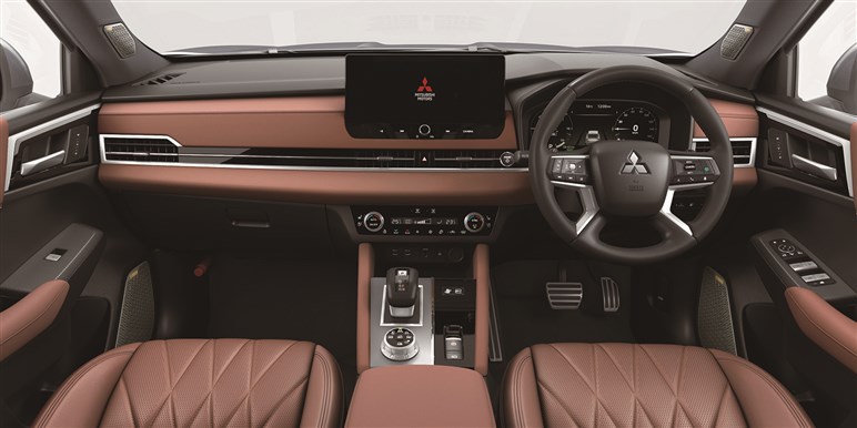 【いいの？】「エクストレイルPHEV」の正体は「アウトランダー」そのもの説。奇策か迷走か…そこが問題だ！