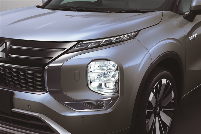 【いいの？】「エクストレイルPHEV」の正体は「アウトランダー」そのもの説。奇策か迷走か…そこが問題だ！