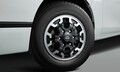 日産NV350キャラバンのガソリン車が商品改良。車名は「キャラバン」の単独ネームに回帰