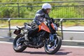 兄弟車に違いはあるのか!?  KTM『250 DUKE』とハスクバーナ『スヴァルトピレン250』を比べてみた！～小野木里奈の○○○○○日和～