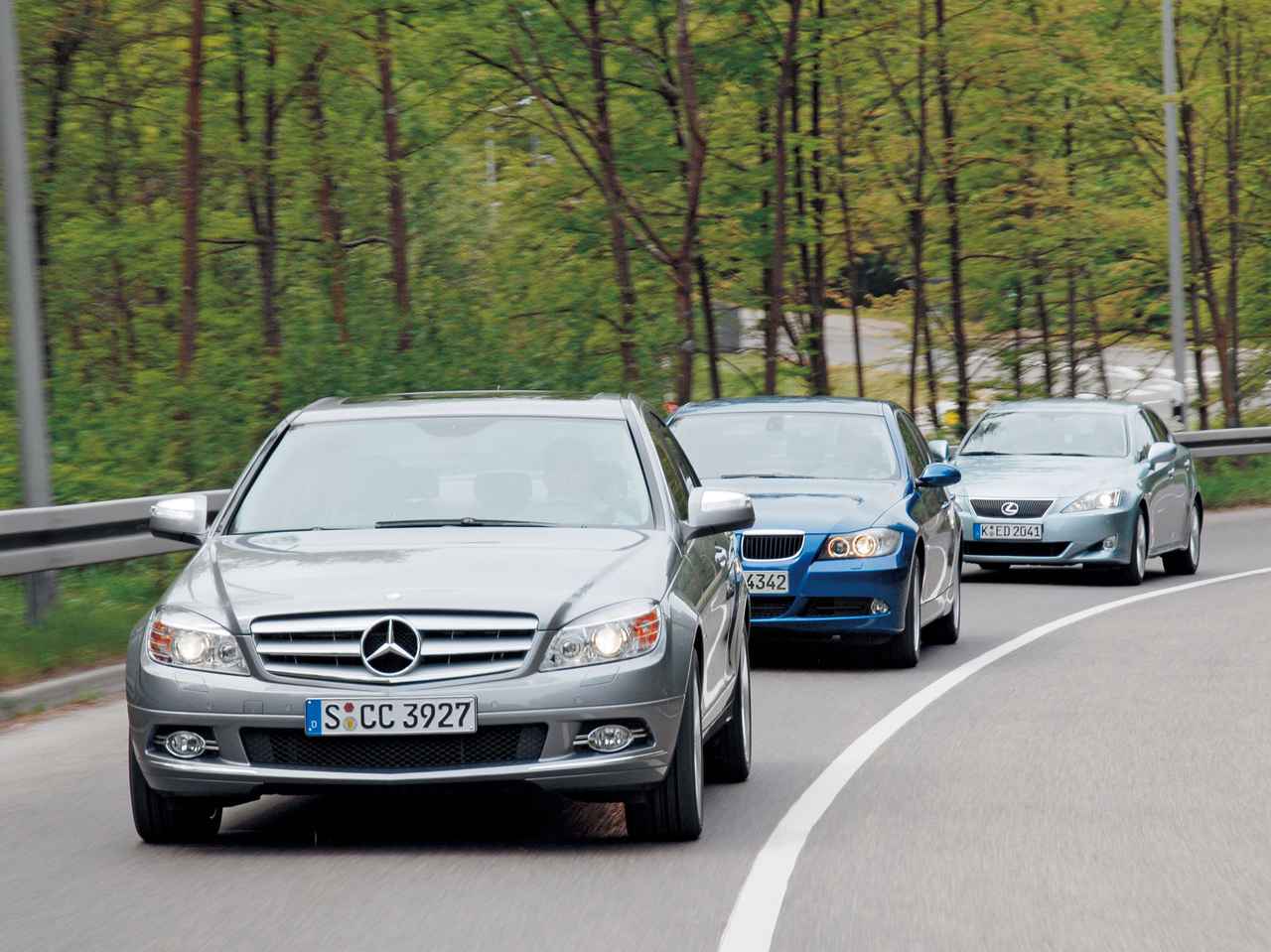 ヒットの法則335 メルセデス ベンツcクラスはbmw 3シリーズとレクサスisとはここが明確に違う Webモーターマガジン 自動車情報サイト 新車 中古車 Carview