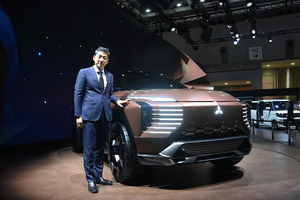 「今後の三菱はどんどんシンプルになる」ってダイナミックシールドはどうなるの!?　「ELEVANCE Concept」のデザインに隠された「格、鍛、純」の秘密【ジャパンモビリティショー2025】