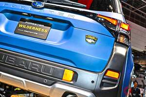 スバルが“新”「SUV」公開！ カクカクデザイン＆水平対向エンジン採用！ シャコ上げ＆右ハンドルの「フォレスター ウィルダネス プロトタイプ」登場