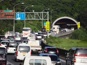 2025年の年末年始は“三が日”が渋滞ピークに？年越し期の渋滞予測を発表