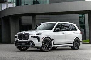 2段フェイスに化粧直しされたBMWの巨艦SUV「X7」。高性能グレード・M60iの実力やハイテク装備を解説する