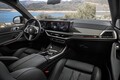 2段フェイスに化粧直しされたBMWの巨艦SUV「X7」。高性能グレード・M60iの実力やハイテク装備を解説する