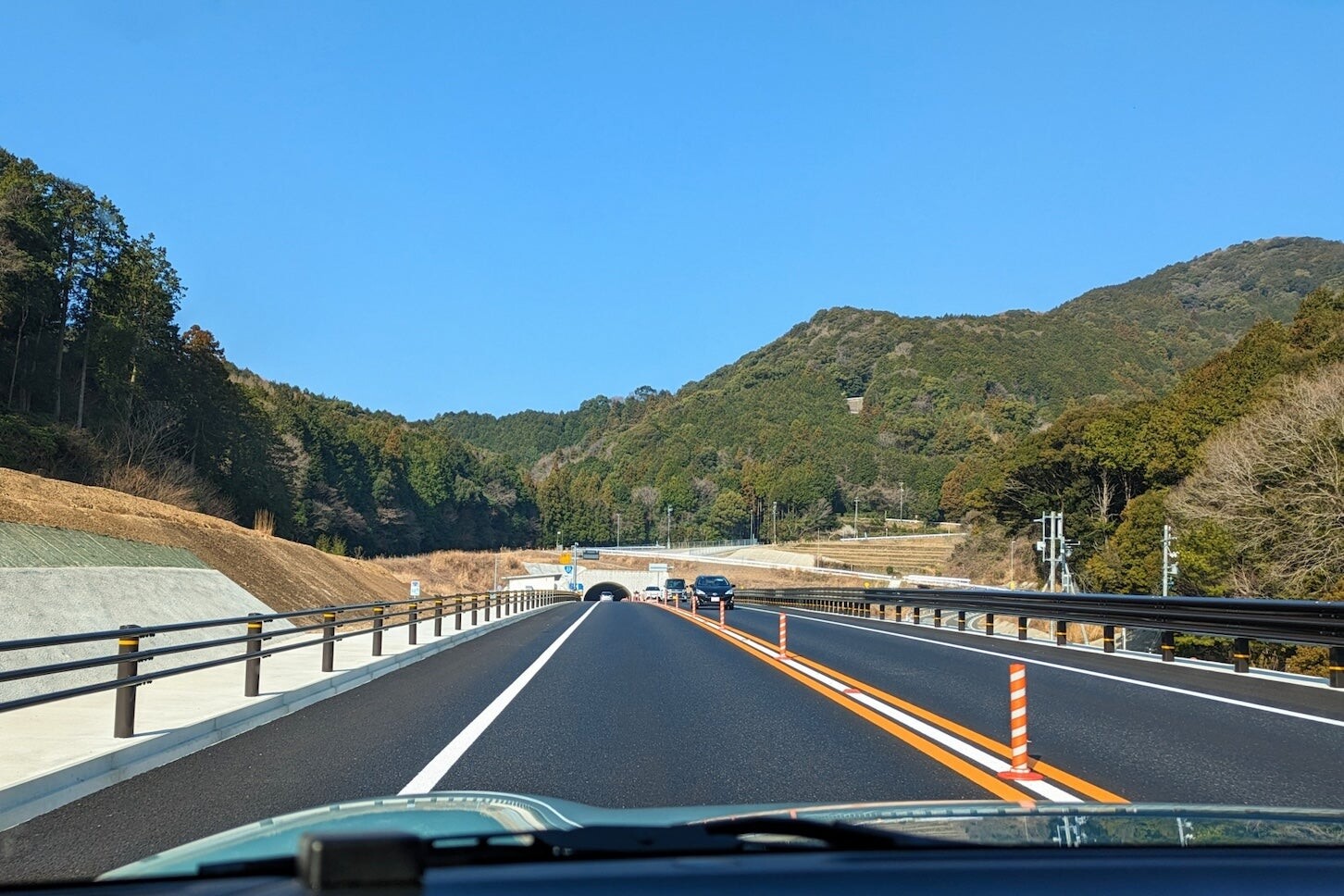 信号なし＆無料の「名豊道路」全線開通は効果あった？ 蒲郡バイパス開通後の交通状況や反響はいかに【道路のニュース】