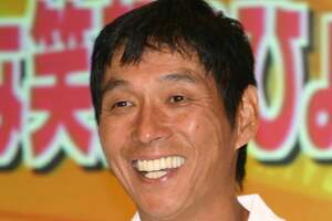 「明石家さんま」が“愛車”の「高級SUV」を公表！ 渋すぎる「旧車」も2台所有！  「見とくだけでいい」スゴイクルマどんなモデル？