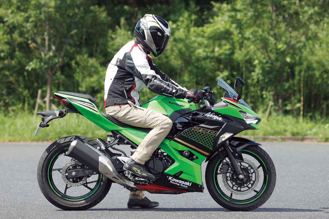 投票してね 4台の足つき性とライポジを比較 あなたが好きな250ccスポーツバイクはどれ カワサキninja250 ヤマハyzf R25 スズキgsx250r ホンダcbr250rr Webオートバイ 自動車情報サイト 新車 中古車 Carview