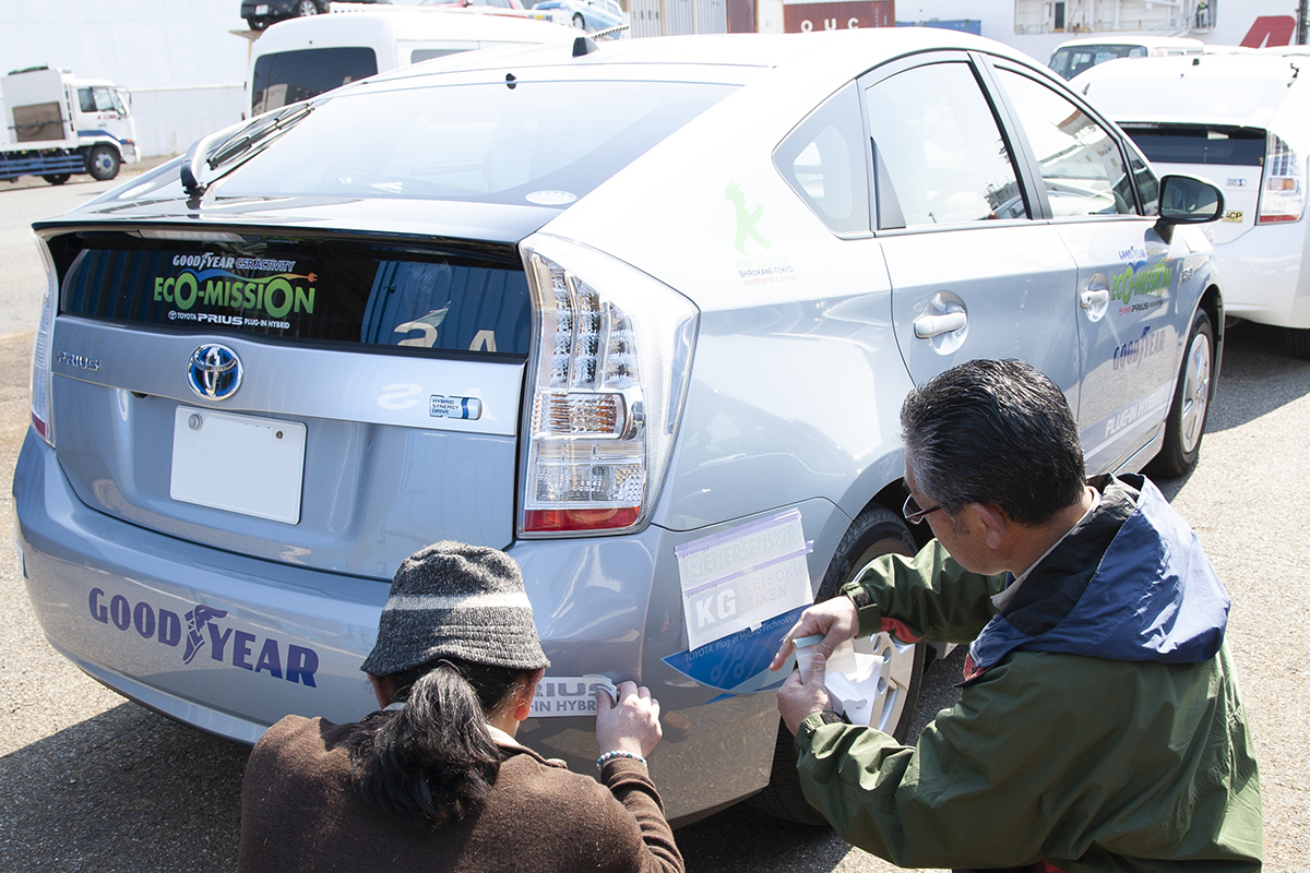 気泡 位置ズレ 跡残り 失敗だらけの ステッカーチューン を成功させるコツとは Auto Messe Web の写真 6ページ目 自動車情報サイト 新車 中古車 Carview
