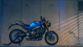 ヤマハの新生「XSR900」が欧州に見参!! 伝説のブルーにバーエンドミラーの最新スタイル!