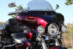 取り回し... 知らん！ 威圧感ハンパない「ハーレーダビッドソン」がオークションで落札 ツーリング向けに大幅カスタマイズされた「エレクトラグライド」の価値とは