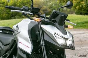 「ホンダ独自の2気筒エンジン」がコンパクトで軽い車体を実現！ストリートファイター「CB750ホーネット」は軽快な走り味とハイコスパが魅力です