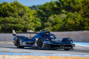 新型LMDh『ジェネシスGMR-001』、シェイクダウン完了。ロッテラーとデラーニがステアリングを握る