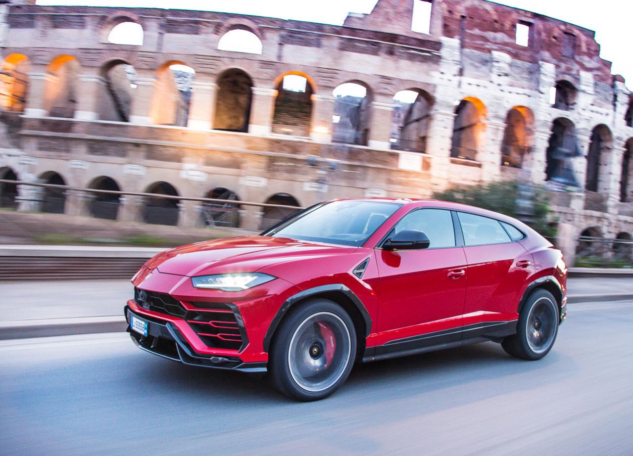 ランボルギーニのスーパーSUV「ウルス」がドイツの自動車専門誌「Auto Motor und Sport」の「ベストカー2020」を受賞