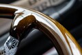 ステアリングホイールが“和のアート”に… 匠のワザ織り込んだカーボン製パーツ誕生