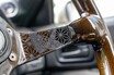 ステアリングホイールが“和のアート”に… 匠のワザ織り込んだカーボン製パーツ誕生