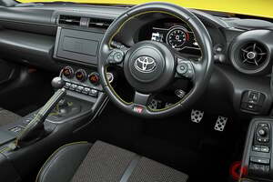 トヨタ「“新”4人乗りスポーツカー」がスゴい！ 10年ぶり復活の“鮮烈カラー”が超カッコいい！ 初代“オマージュ”な限定車「GR86“イエローリミテッド”」に注目！