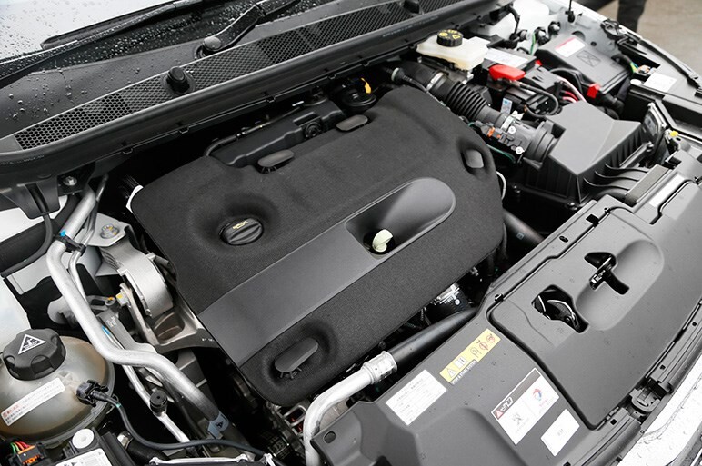 プジョーの新ディーゼルを積んだ308に試乗。1.6Lと2.0Lの味は？