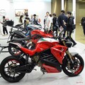 高性能電動バイク「エネルジカ」は、軽二輪＝250ccクラスなのに大型自動二輪免許が必要!?