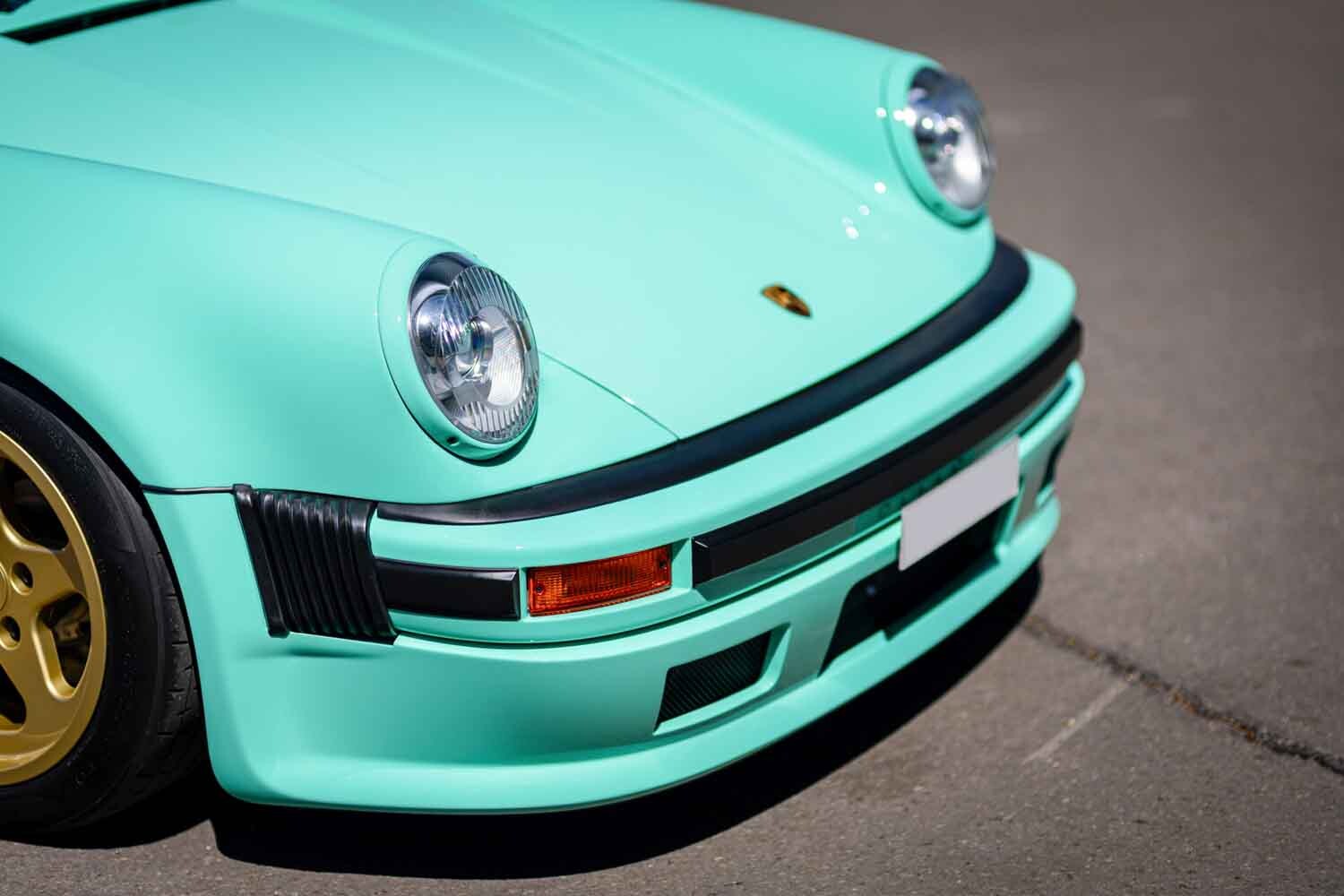 F1用の1.5L V6エンジン搭載した「ポルシェ911 TAGターボ」！モントレーオークションで約2.8億円落札