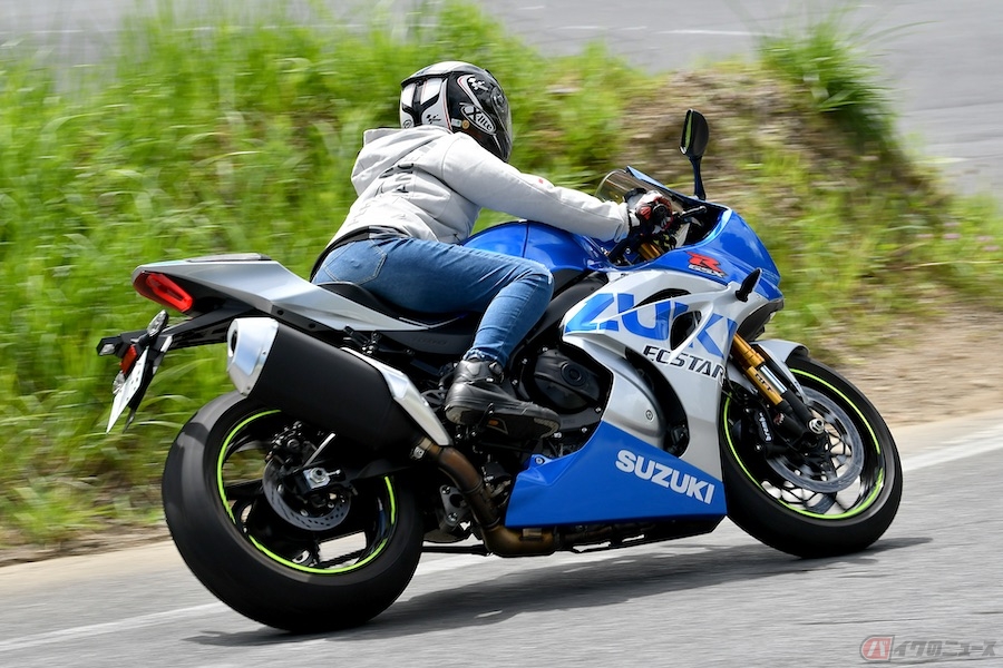 身長155cmバイク女子 夜道雪のチャレンジバイク道 スズキのスーパースポーツgsx R1000r Absの100周年記念カラーを初体験 走ってみた編 バイクのニュース 自動車情報サイト 新車 中古車 Carview
