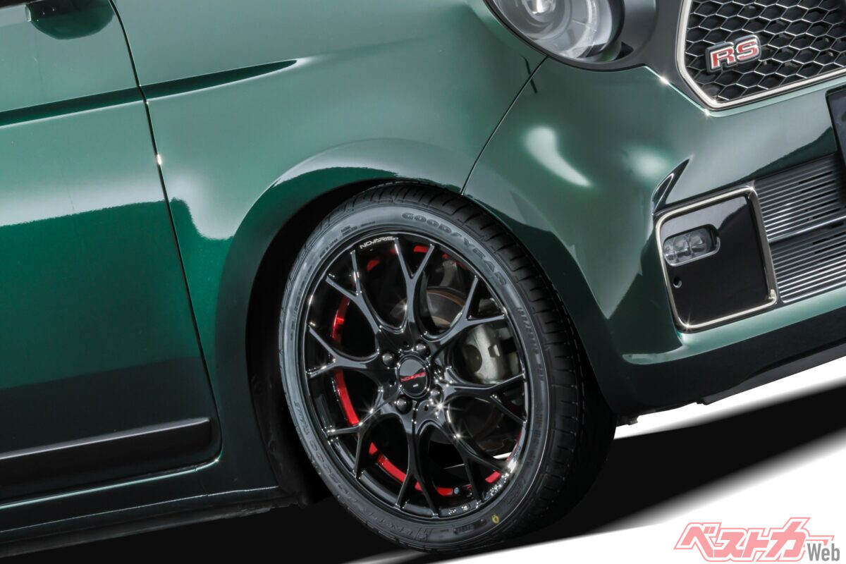 ストリート的ノワールの体現!?　まさに「路上の伝説」!?　群れない個性を発揮するウェッズのホイールROHGUE-UY！