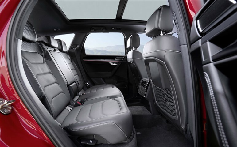 先進装備満載の次期「ティグアン」は買い？ 人気のハリアーやエクストレイルとコスパや装備を比較した！