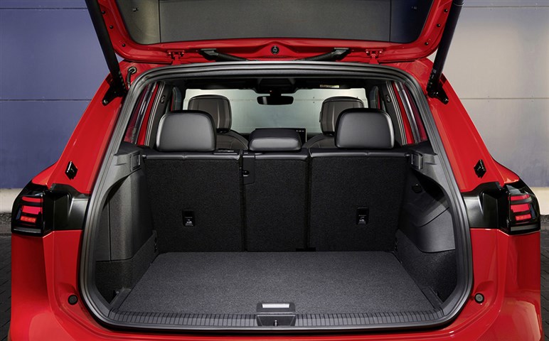 先進装備満載の次期「ティグアン」は買い？ 人気のハリアーやエクストレイルとコスパや装備を比較した！