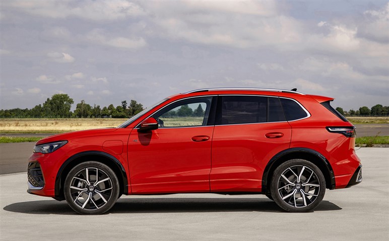 先進装備満載の次期「ティグアン」は買い？ 人気のハリアーやエクストレイルとコスパや装備を比較した！