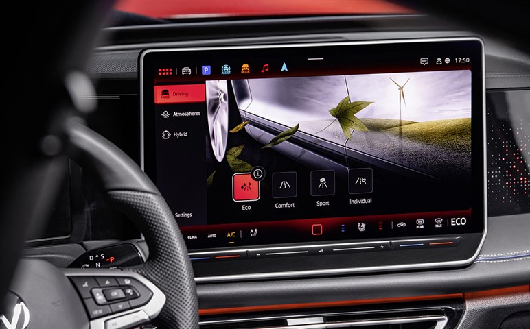 先進装備満載の次期「ティグアン」は買い？ 人気のハリアーやエクストレイルとコスパや装備を比較した！